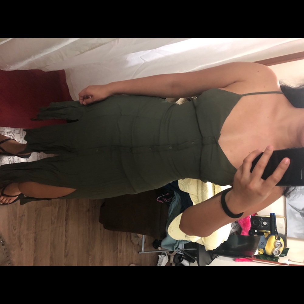 Super flattering midi dress with two slits